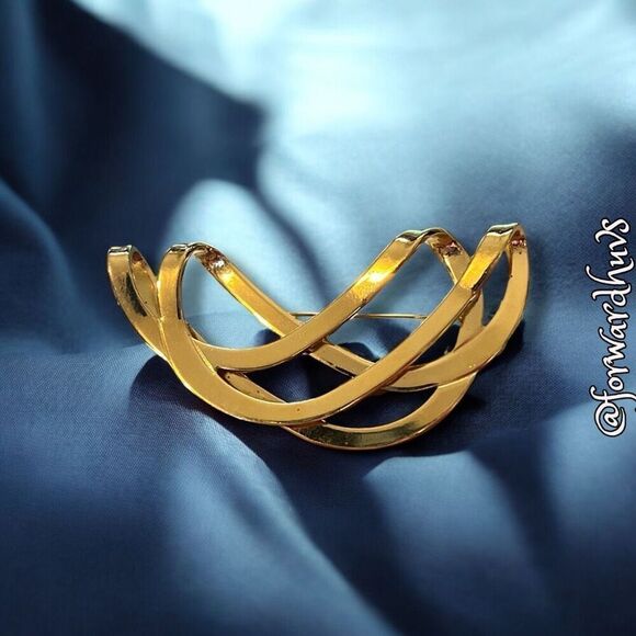 Large Vintage Gold-tone Brooch - Picture 1 of 9